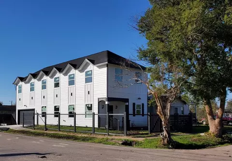 2615 Campbell St, Houston, TX 77026
