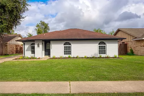 5802 Chrystell Ln, Houston, TX 77092