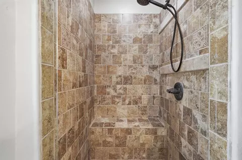 Bath - 1680 Beech Dr, Conroe, TX 77385 photo 4 of 5