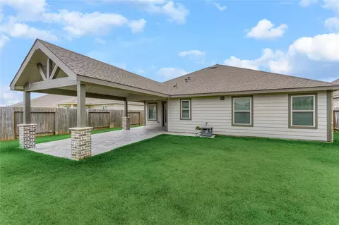 211 Garnett St, Magnolia, TX 77354