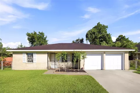 211 Estelle Cir, Texas City, TX 77591