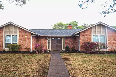 2811 Frostwood Cir, Dickinson, TX 77539
