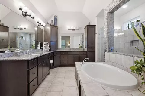 Bath - 15516 Forest Grove Dr, Willis, TX 77378 photo 1 of 2