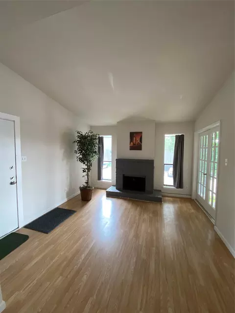 9000 Bissonnet St #706, Houston, TX 77074