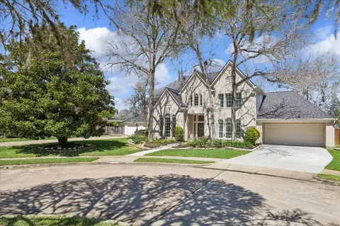 7807 Elm Tree Ct, Sugar Land, TX 77479
