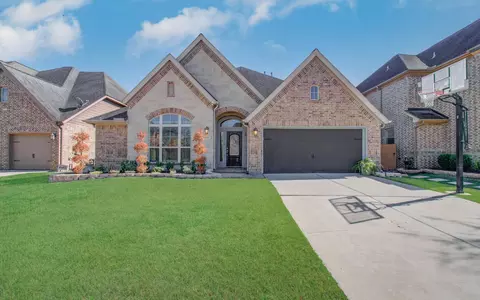 6614 Rising Hills Ln, Sugar Land, TX 77479