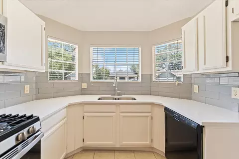 Kitchen - 4906 Meadowfox Pl, Spring, TX 77389 photo 2 of 3