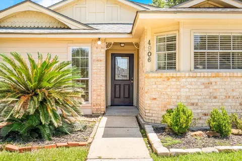 Exterior - 4906 Meadowfox Pl, Spring, TX 77389 photo 5 of 8