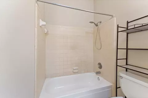 Bath - 4906 Meadowfox Pl, Spring, TX 77389 photo 2 of 4