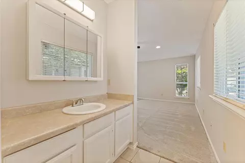 Bath - 4906 Meadowfox Pl, Spring, TX 77389 photo 1 of 4