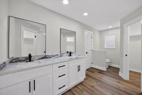 Bath - 6111 Sunnygate Dr, Spring, TX 77373 photo 1 of 4