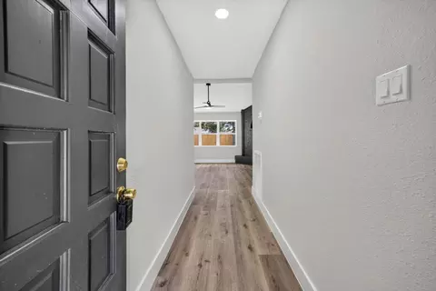 Entry Way - 6111 Sunnygate Dr, Spring, TX 77373 photo 1 of 2