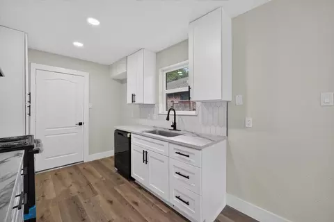 Kitchen - 6111 Sunnygate Dr, Spring, TX 77373 photo 3 of 3