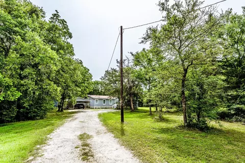 66 Horseshoe Lake Rd, Huntsville, TX 77320