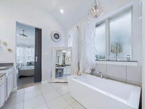Bath - 9623 Wright Dr, Manvel, TX 77578 photo 3 of 4