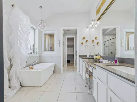 Bath - 9623 Wright Dr, Manvel, TX 77578 photo 1 of 4