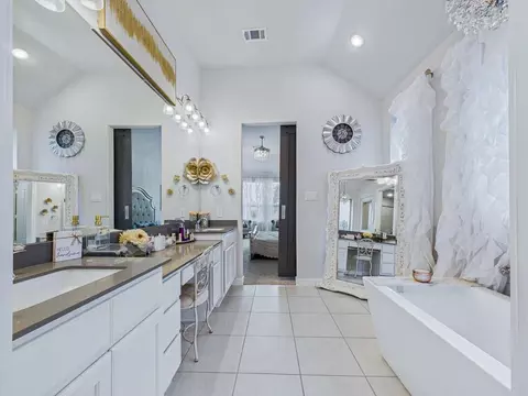 Bath - 9623 Wright Dr, Manvel, TX 77578 photo 2 of 4