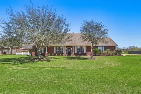 2862 Dees Cir, Sealy, TX 77474