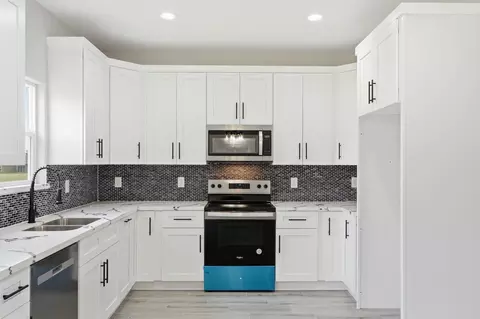 Kitchen - 44 Meadow Lake Dr, Trinity, TX 75862 photo 2 of 5