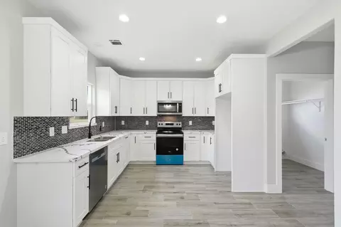 Kitchen - 44 Meadow Lake Dr, Trinity, TX 75862 photo 1 of 5