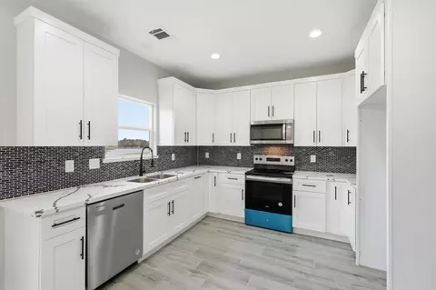Kitchen - 44 Meadow Lake Dr, Trinity, TX 75862 photo 3 of 5
