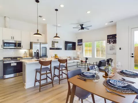 3008 Jensen Springs Ln, Houston, TX 77026