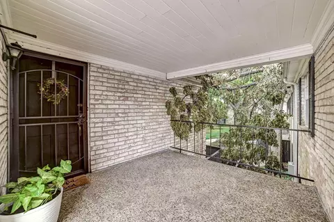 7900 Westheimer Rd #202, Houston, TX 77063