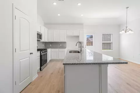 249 Edgewater Dr, West Columbia, TX 77486
