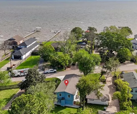 3802 Bayshore Dr, Bacliff, TX 77518