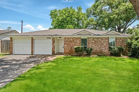9666 Windswept Ln, Houston, TX 77063