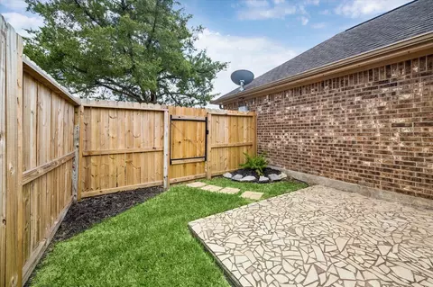 Exterior - 513 Brad Ct, Webster, TX 77598 photo 4 of 5