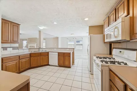 Kitchen - 513 Brad Ct, Webster, TX 77598 photo 2 of 2