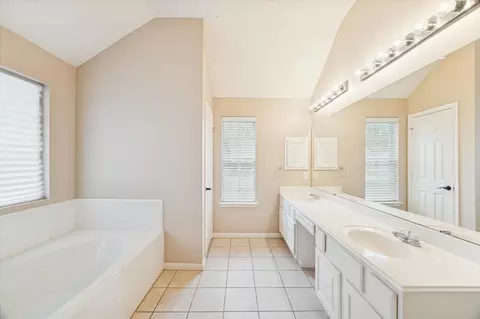 Bath - 513 Brad Ct, Webster, TX 77598 photo 2 of 3
