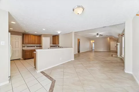 Living - 513 Brad Ct, Webster, TX 77598 photo 8 of 8