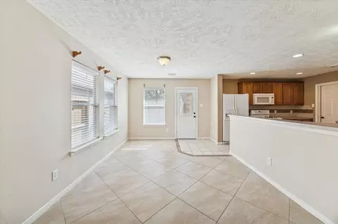 Living - 513 Brad Ct, Webster, TX 77598 photo 7 of 8