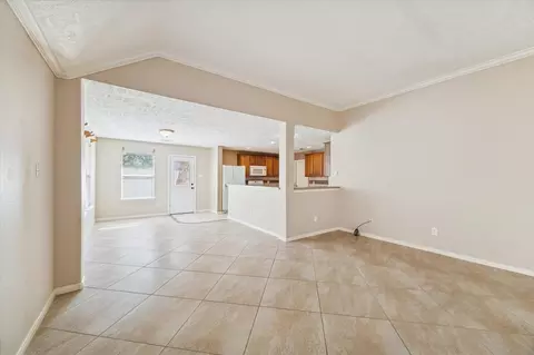 Living - 513 Brad Ct, Webster, TX 77598 photo 6 of 8