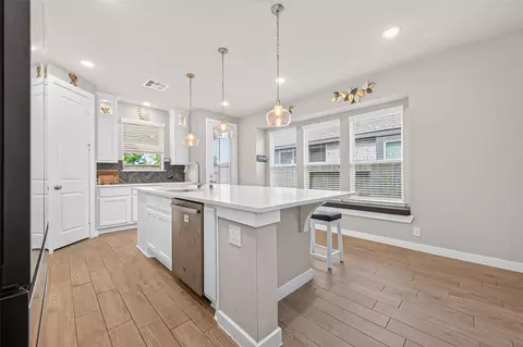 Kitchen - 866 Sendero Trl, Conroe, TX 77304 photo 3 of 5
