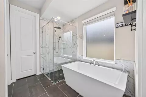 Bath - 866 Sendero Trl, Conroe, TX 77304 photo 2 of 5