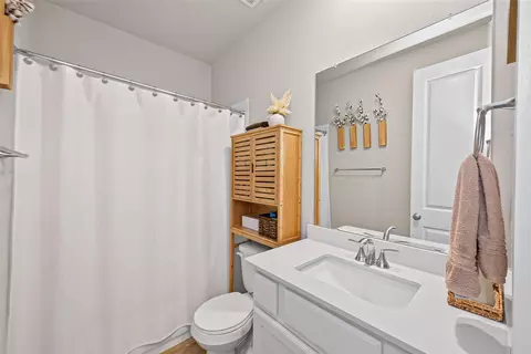Bath - 866 Sendero Trl, Conroe, TX 77304 photo 4 of 5