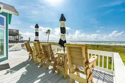 2418 Blue Water Hwy, Surfside Beach, TX 77541
