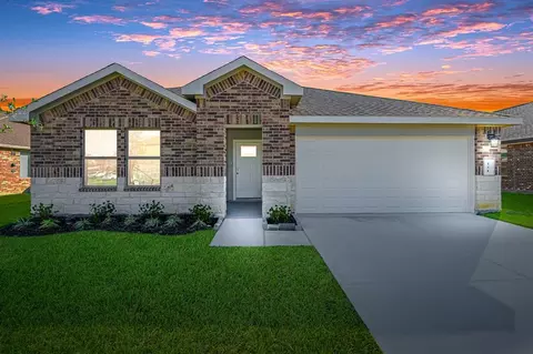 103 Kickapoo Dr, Anahuac, TX 77514 photo 1