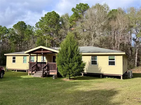 569 E Capps Rd, Livingston, TX 77351