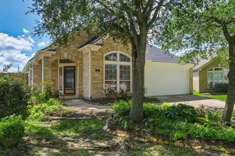 851 Sierra Brook Ln, League City, TX 77573