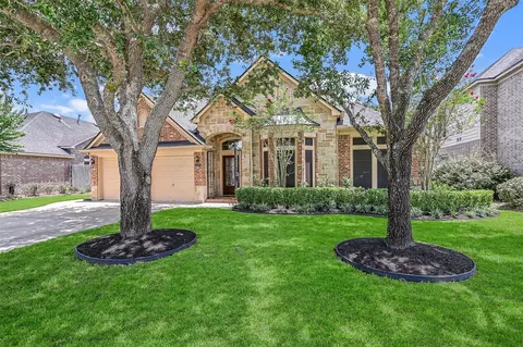 2427 Pioneer Oaks Dr, Fresno, TX 77545