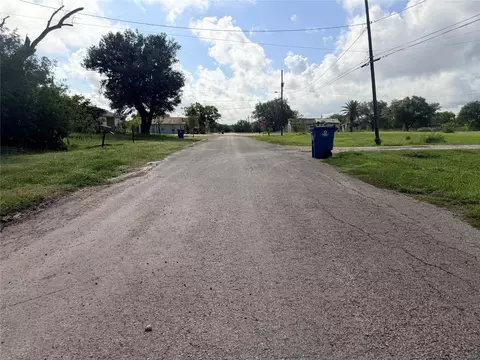 507 E Ward St, Refugio, TX 78377 photo 4