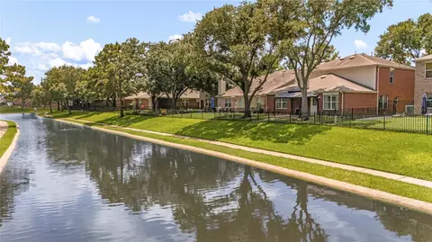 10230 E Summit Canyon Dr, Houston, TX 77095