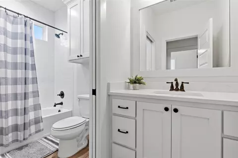 Bath - 3512 Castine Ct, Bryan, TX 77808 photo 4 of 6