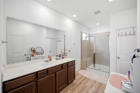 Bath - 5231 Pine Pass Dr, Rosenberg, TX 77469 photo 2 of 2