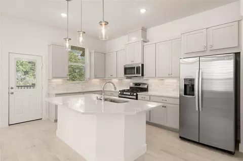 Kitchen - 532 Red Cascade Trl, Willis, TX 77318 photo 2 of 3