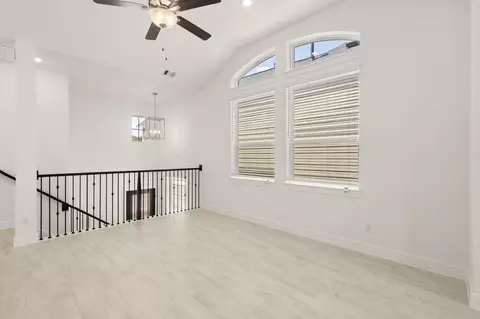 Living - 532 Red Cascade Trl, Willis, TX 77318 photo 3 of 4